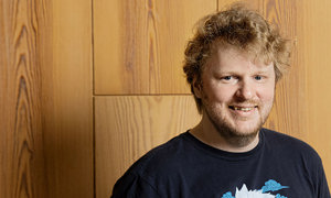 Blond man med skägg