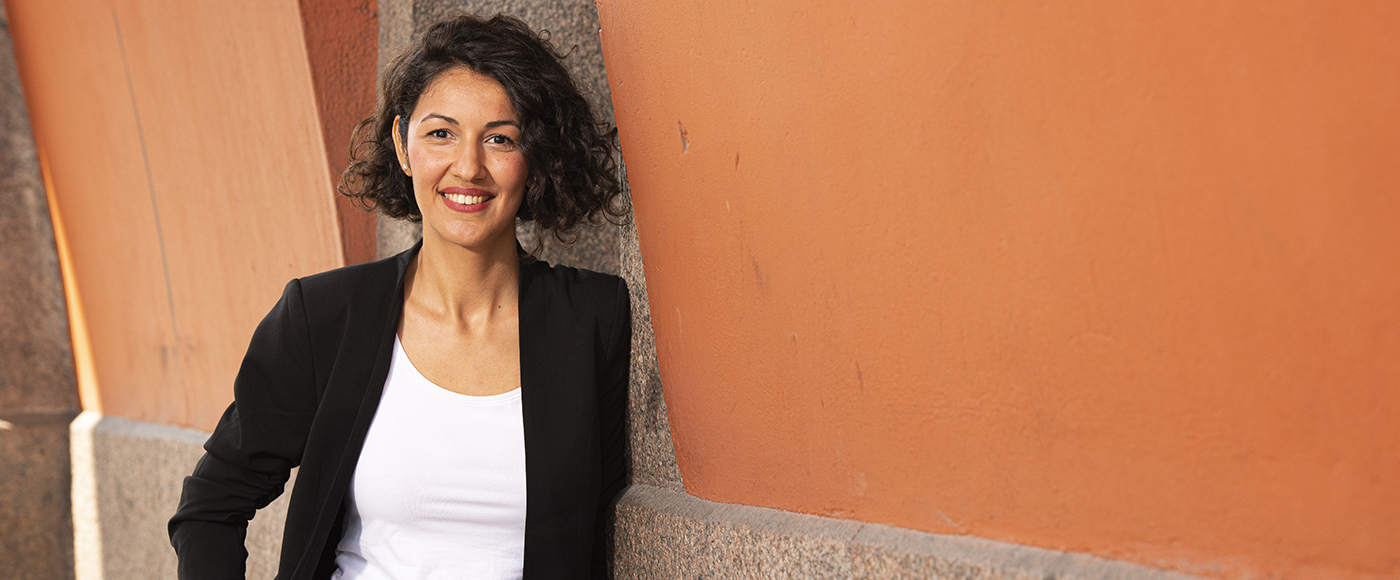 Yildiz, glad kvinna